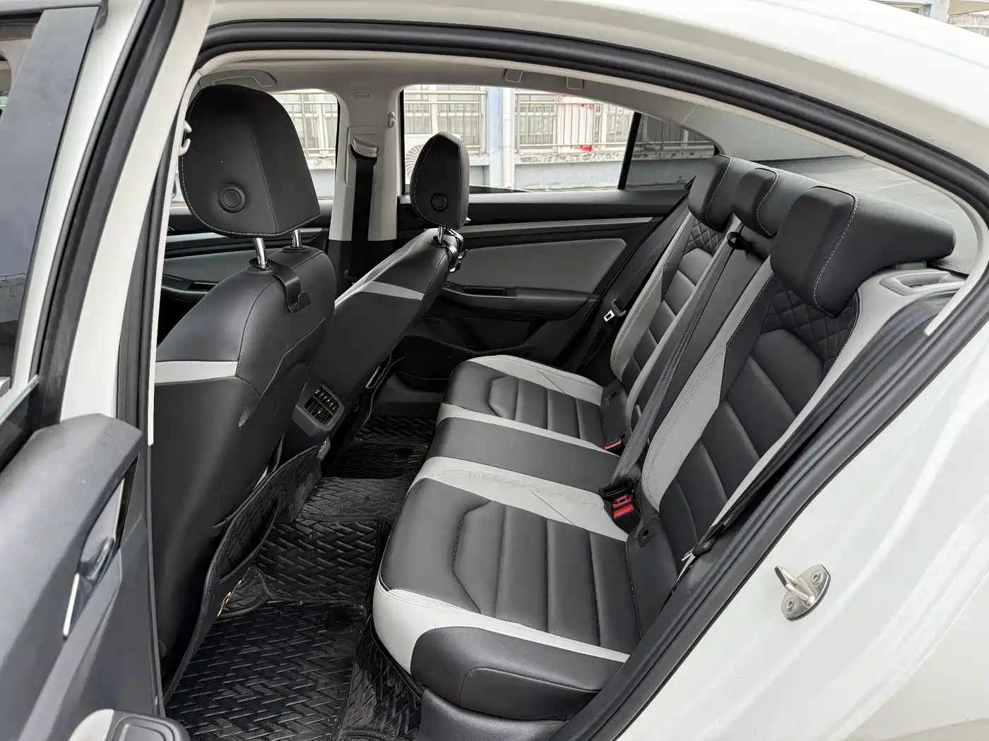 Volkswagen Bora 2023 300TSI DSG Premium Edition фото 7
