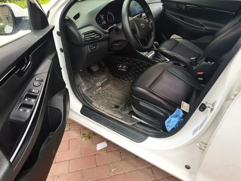 Hyundai Elantra 2018 1.6L Automatic Pleasing Edition GL China VI фото 12
