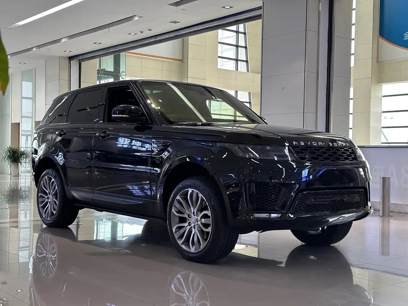 Land Rover Range Rover Sport 2014 3.0 SC V6 HSE фото 3