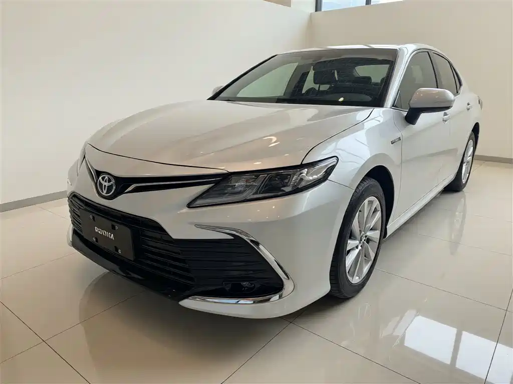 Toyota Camry 2023 Hybrid 2.5HGVP Leading Edition фото 2