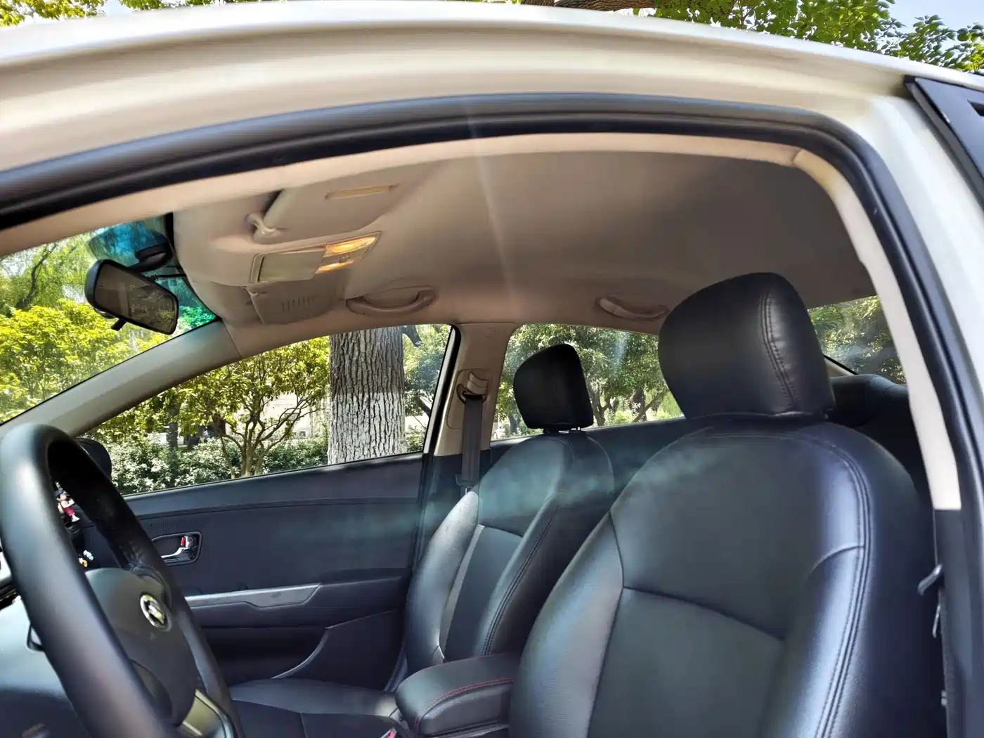 Kia K2 2012 Sedan 1.4L AT GLS Commemorative Edition фото 9