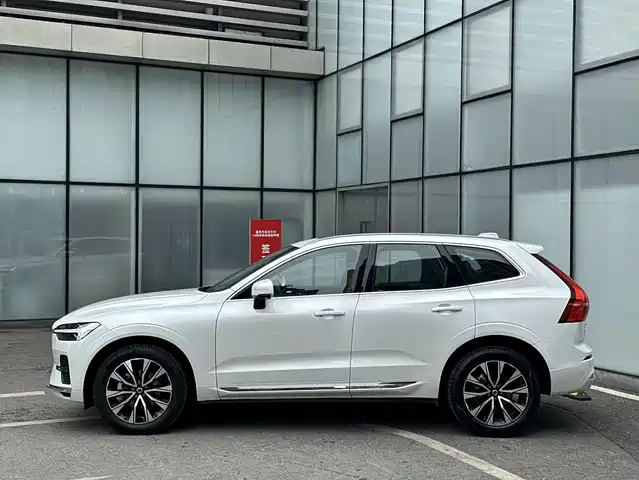 Volvo XC60 2024 B5 AWD Zhiyuan Luxury Edition — фото 3