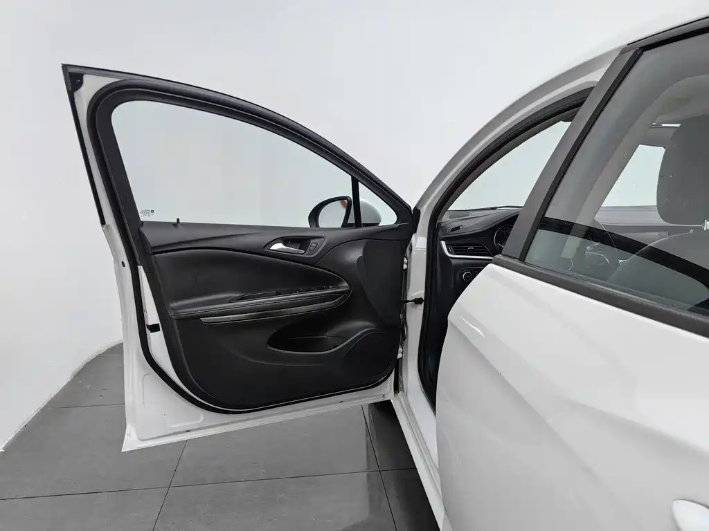 Photo 8 - Buick Verano