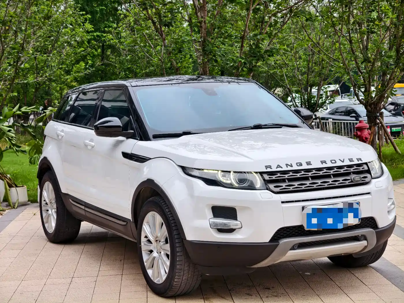 Land Rover Range Rover Evoque 2015 2.0T 5-Door Intelligent Edition фото 3
