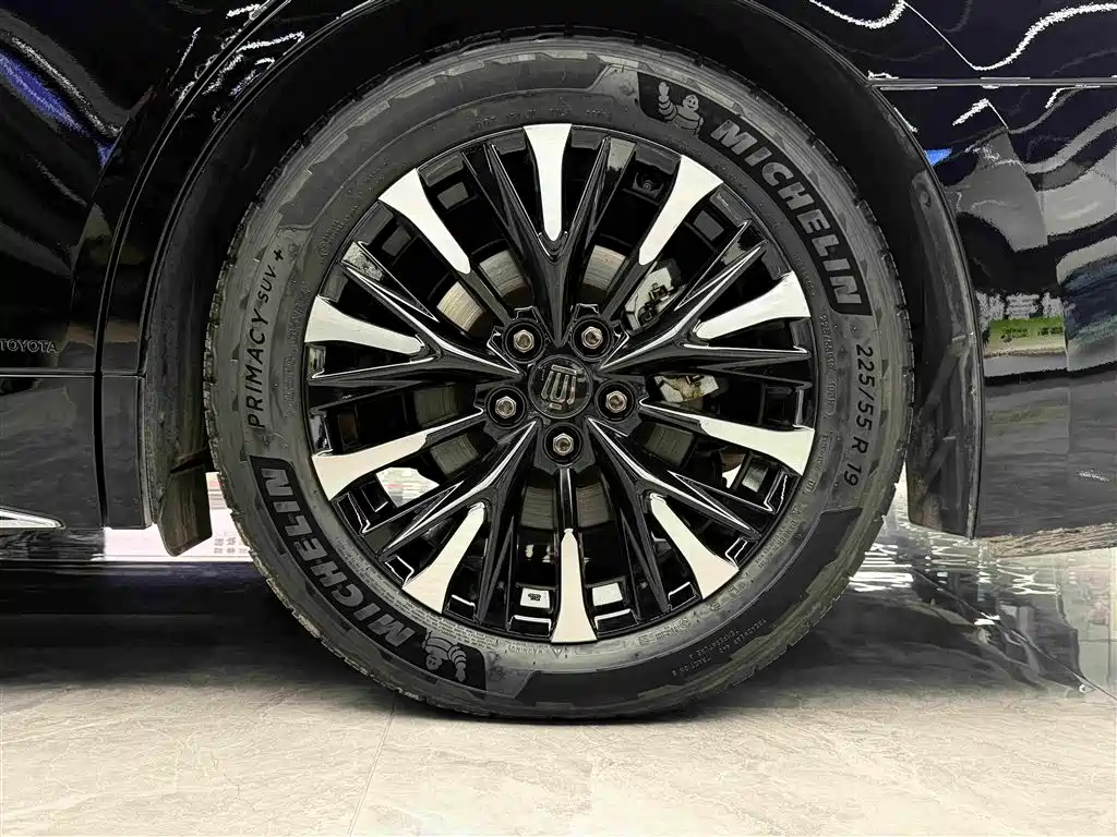 Фото 5 - Toyota Vellfire