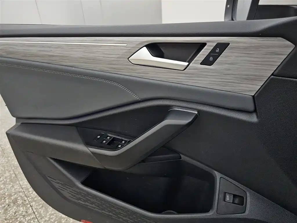 Volkswagen Sagitar 2023 300TSI DSG Surpassing Edition фото 10