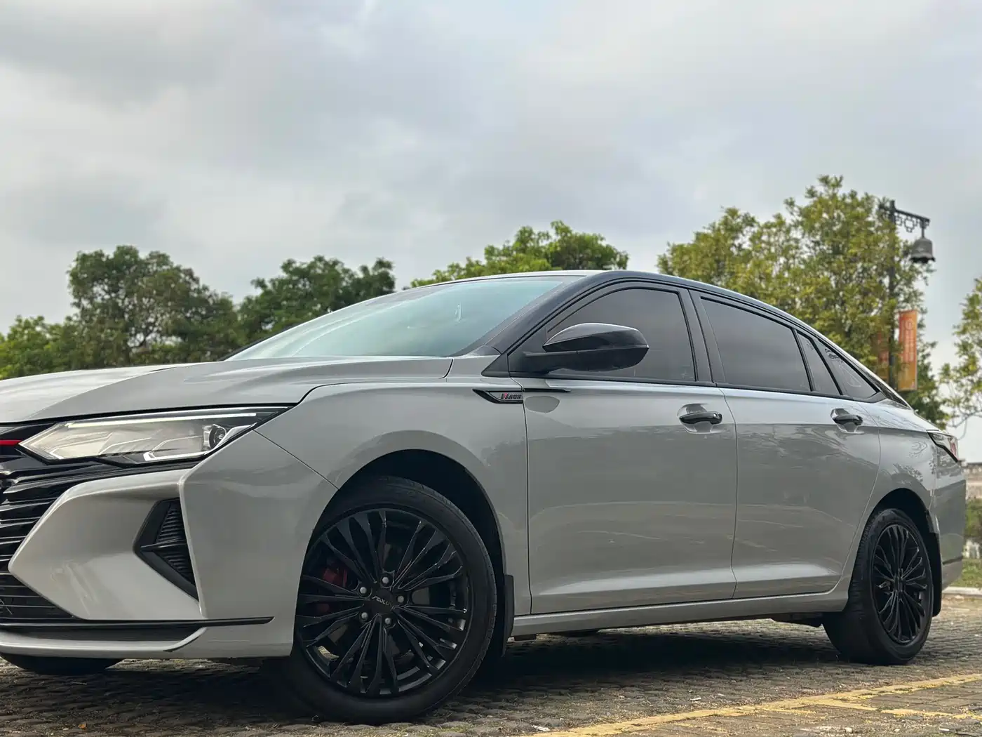 DONGFENG YI HYUN MAX