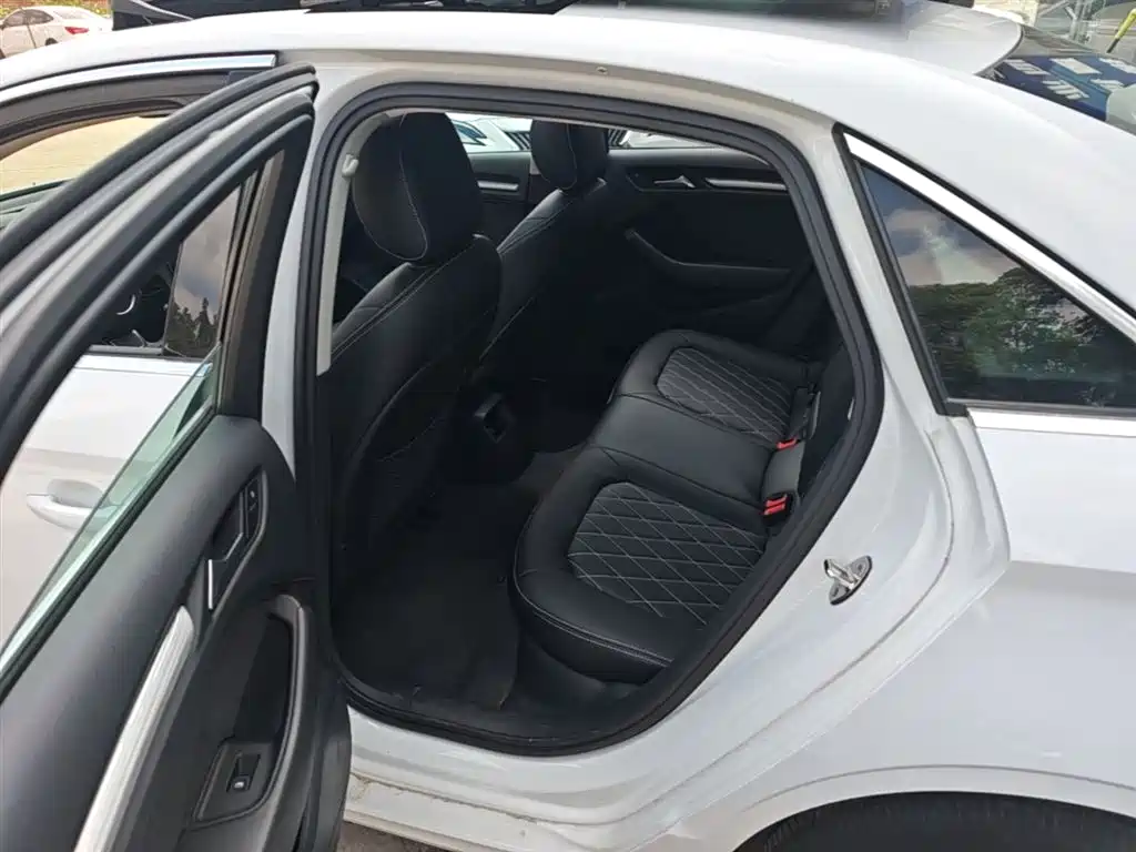 Audi A3 2016 Limousine 35 TFSI Leadership фото 14