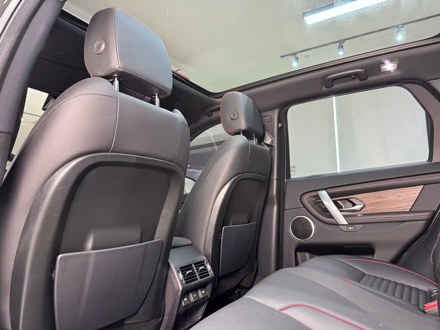 Land Rover Discovery Sport 2022 Model 249PS R-Dynamic S Performance Edition 5-Seater фото 19