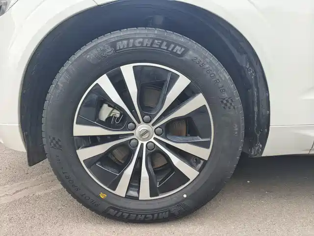 Volvo XC60 2024 B5 AWD Zhiyi Luxury Edition — фото 4