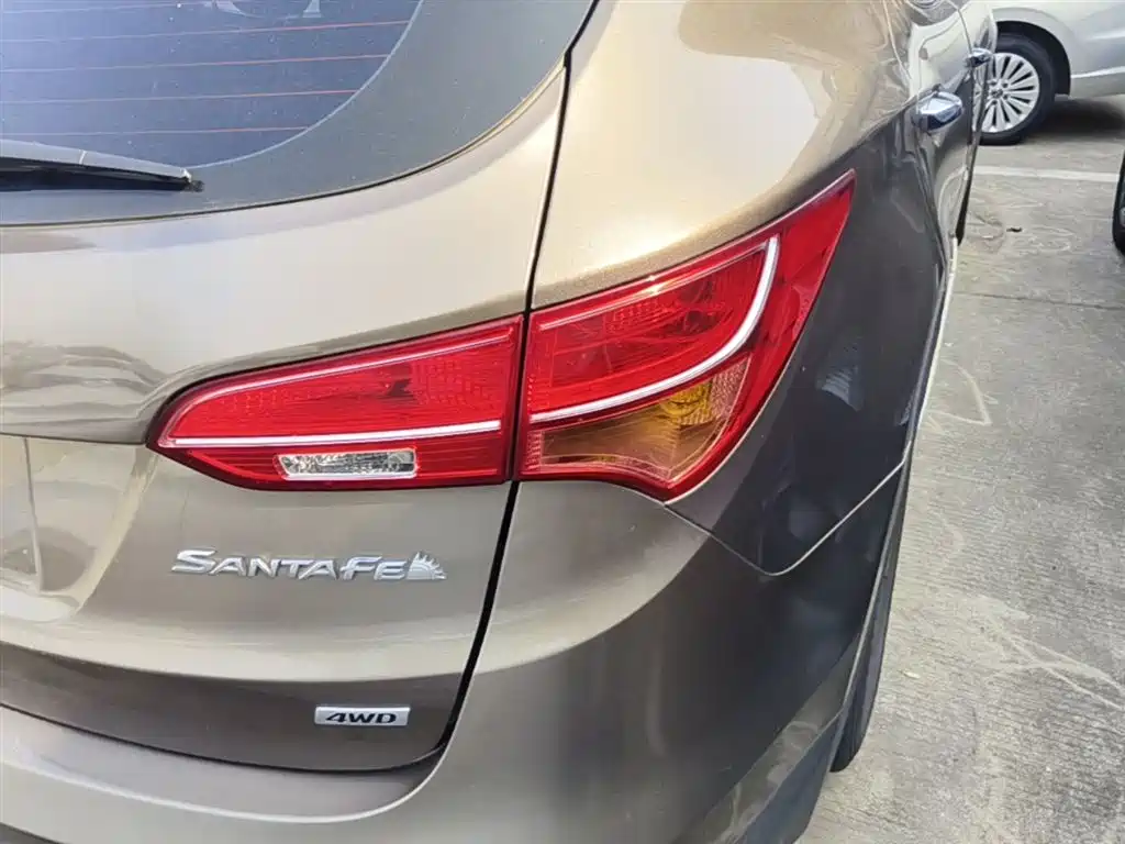 Hyundai Santa Fe 2015 2.0T Automatic 4WD Smart 7-seater фото 8