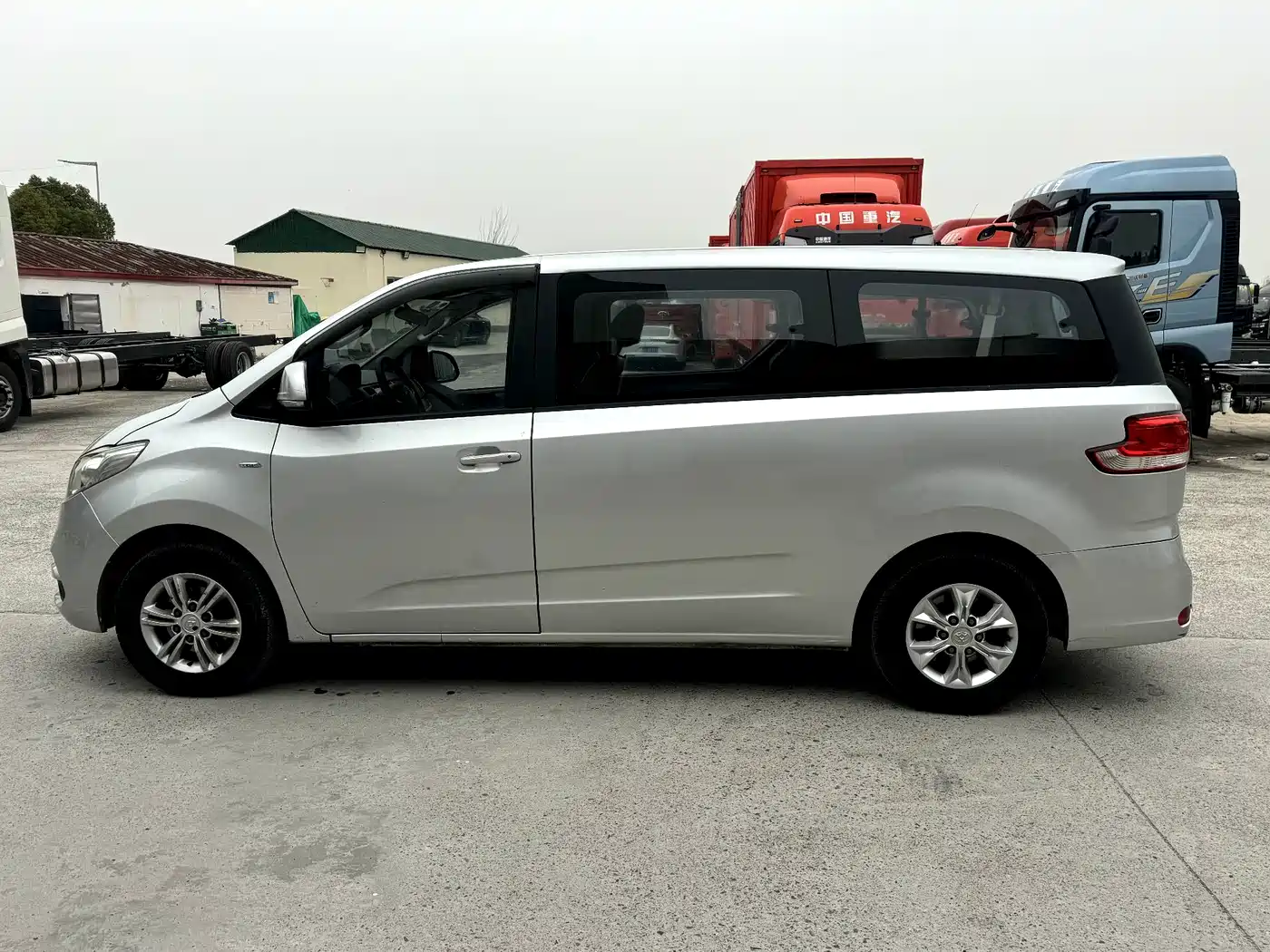 SAIC Maxus Maxus G10 2016 2.0T Automatic Executive Edition фото 7