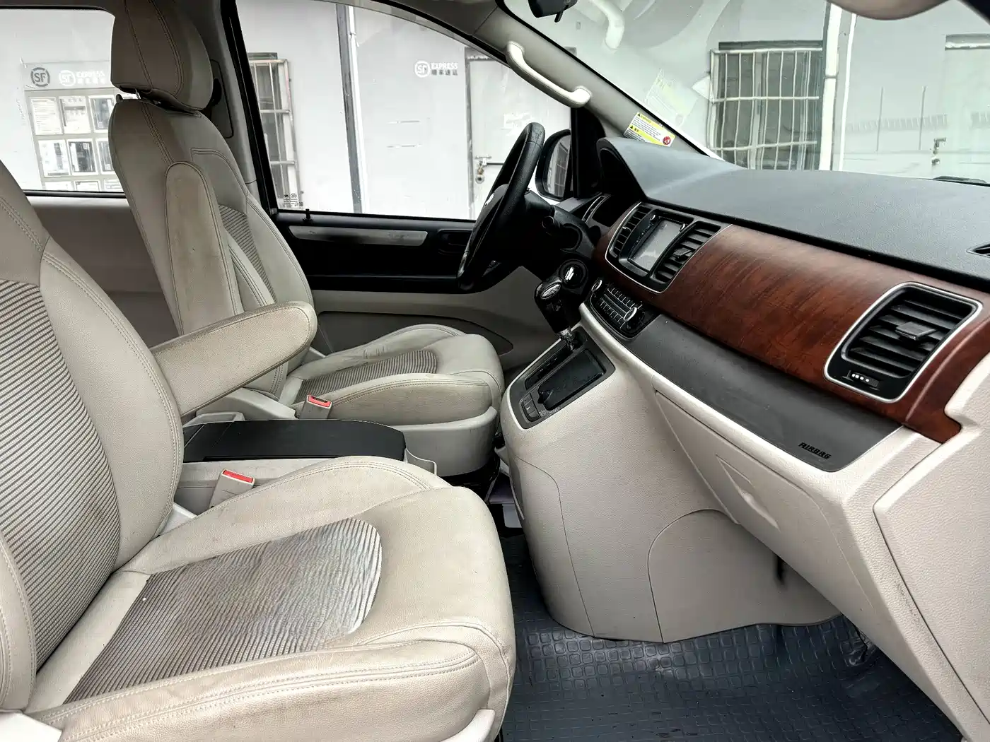 SAIC Maxus Maxus G10 2016 2.0T Automatic Executive Edition фото 12