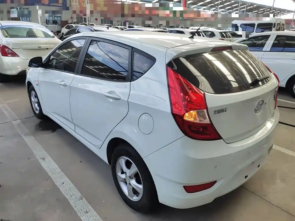 Hyundai Reina 2014 Model 1.4L Automatic GLX фото 5