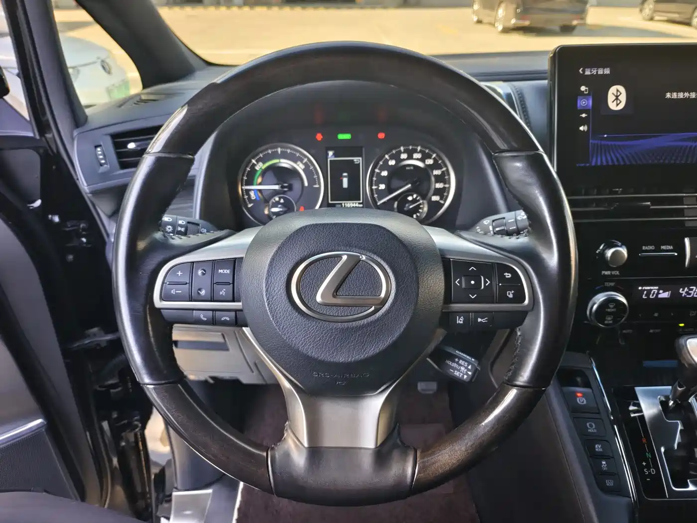 Lexus LM 2020 300h 4-Seat Imperial Edition фото 9