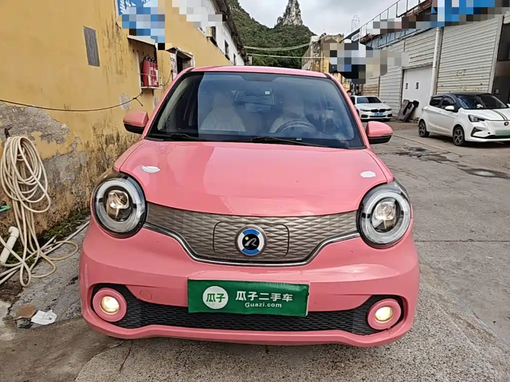 2021 Huachen Xinyi i03