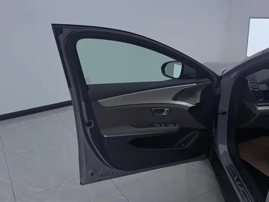 BYD Han 2025 DM-i Smart Driving Edition 125KM Honor фото 7