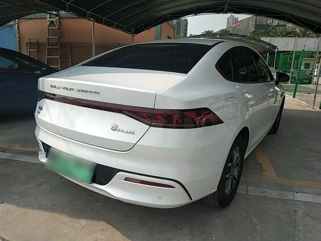 BYD Qin PLUS 2023 Champion Edition DM-i 55KM Leading фото 7