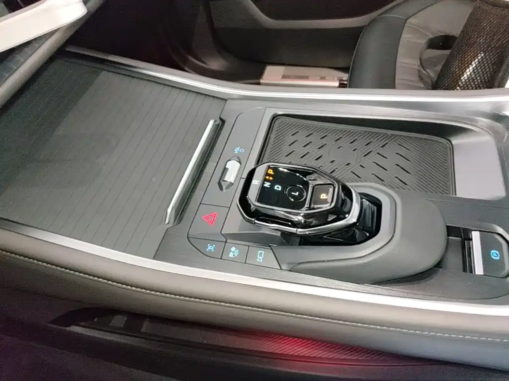Фото 14 - Ford Edge