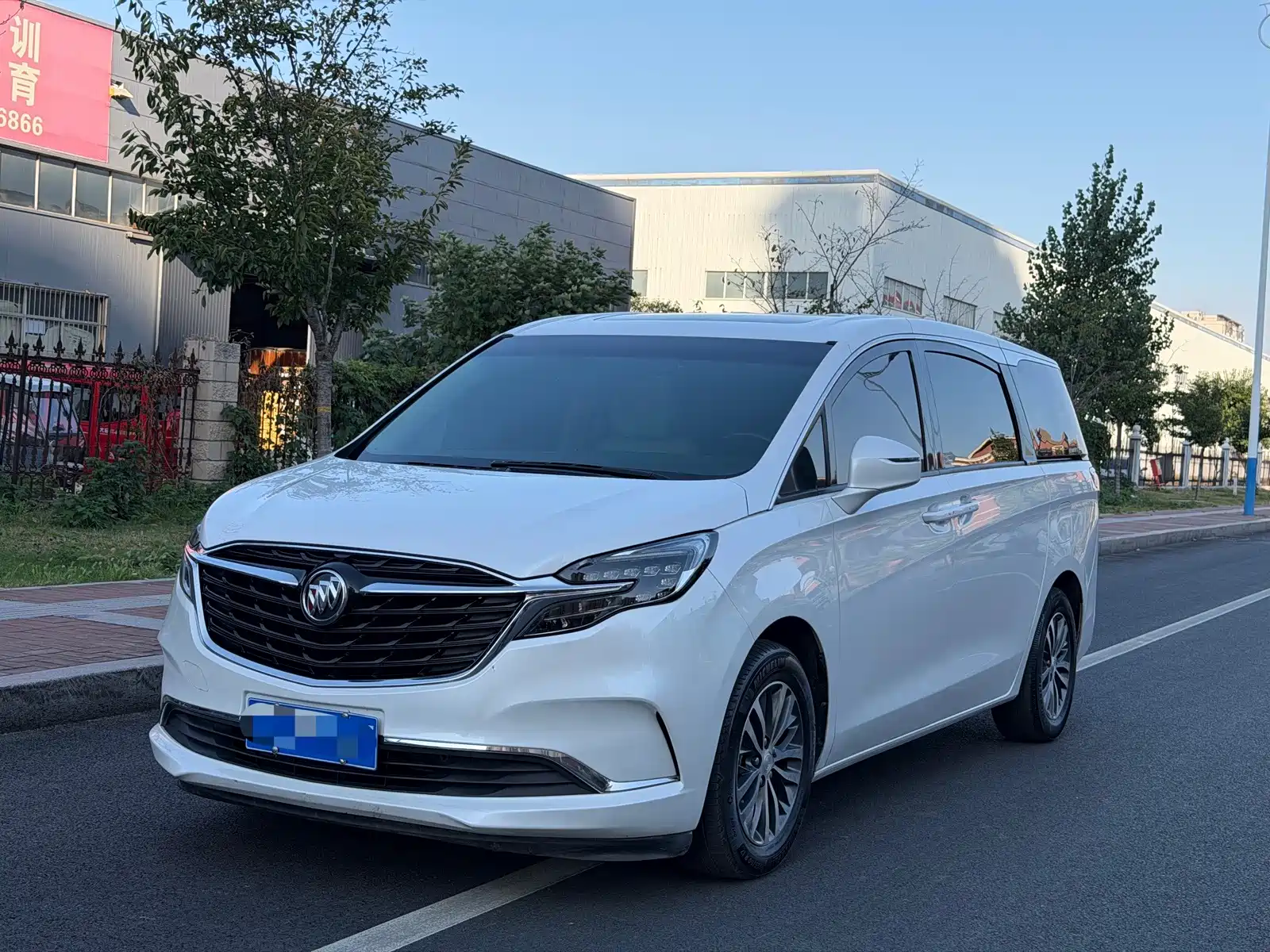 Фото 2 - Buick GL8