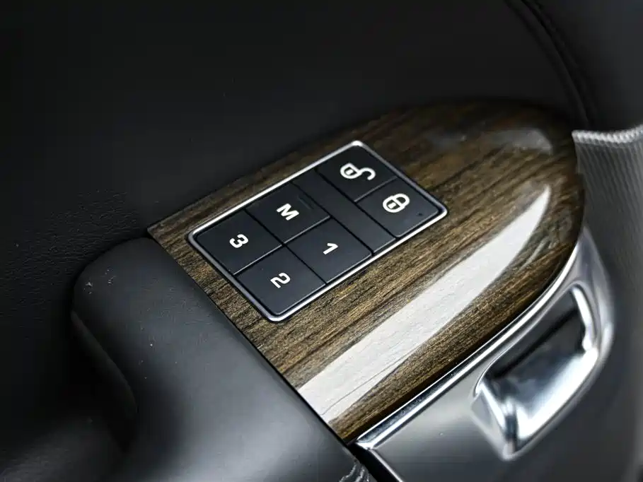 Land Rover Range Rover Sport PHEV 2018 Model P400e фото 24