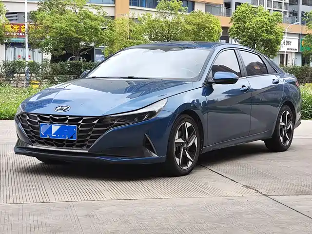 HYUNDAI ELANTRA