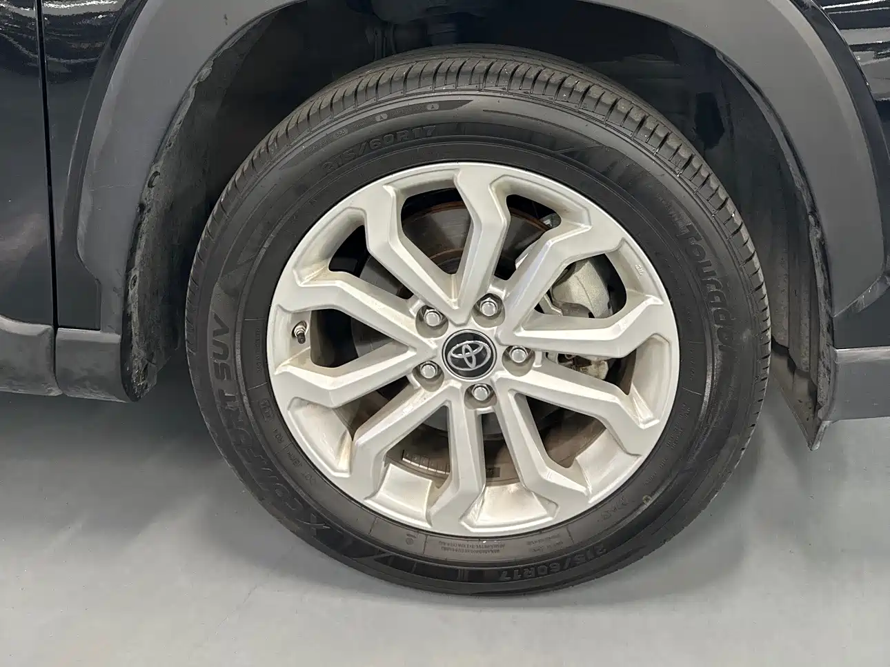 Toyota Frontlander 2023 2.0L CVT Elite Edition фото 4