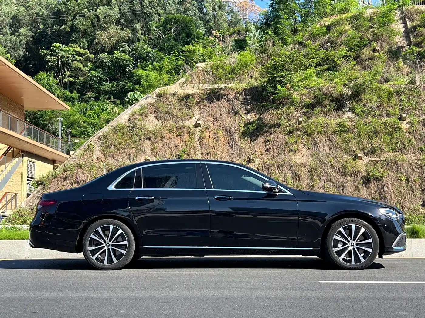 Mercedes-Benz E-Class New Energy 2022 E 350 e L Plug-in Hybrid Sedan фото 5