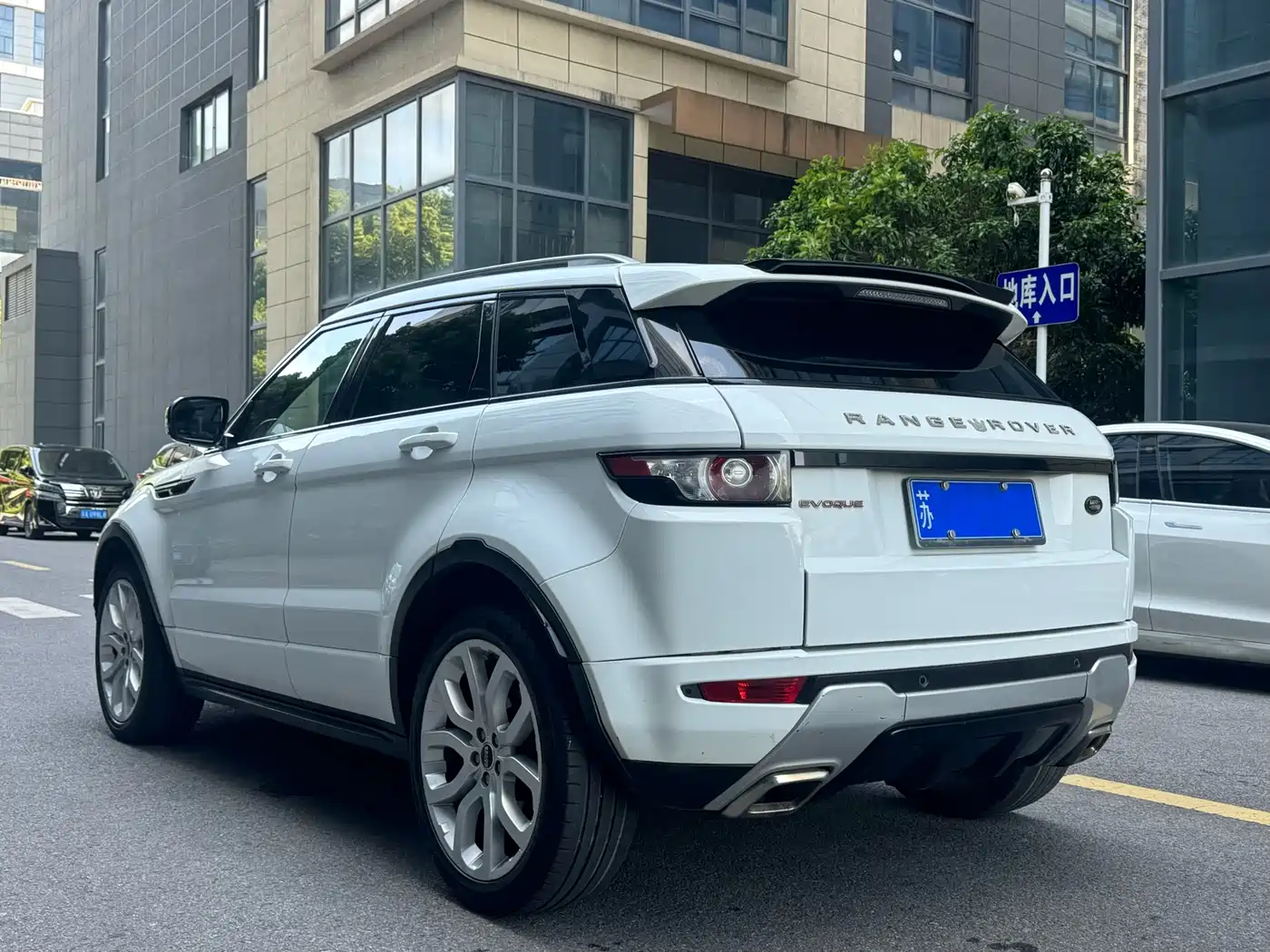 Land Rover Range Rover Evoque (Import) 2013 2.0T 5-door Dynamic Edition фото 4