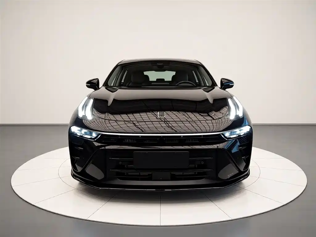 Lynk & Co 03 2025 2.0TD DCT Champion Pro фото 3