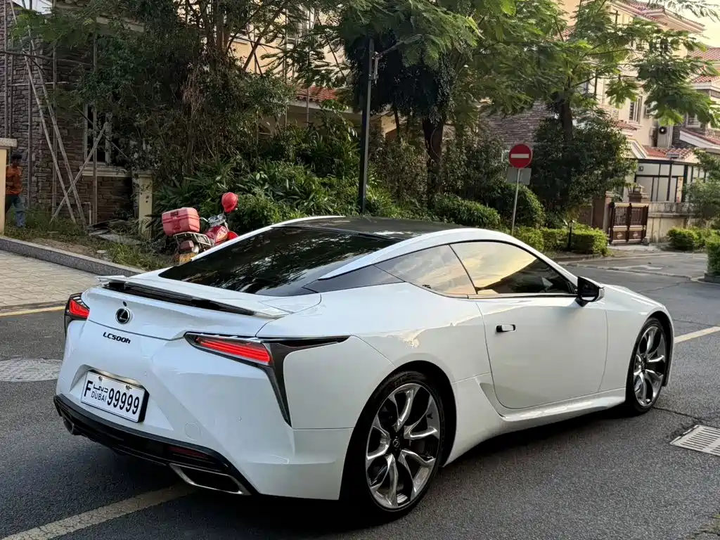 Photo 4 - Lexus LC