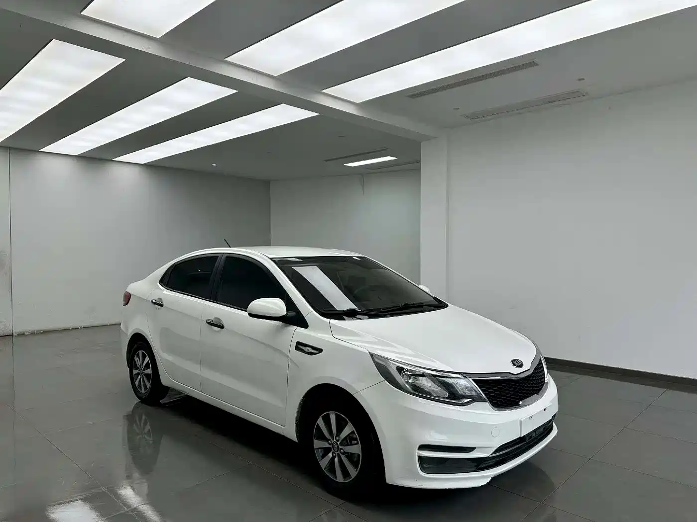 Kia K2 2015 Sedan 1.4L AT GLS фото 3