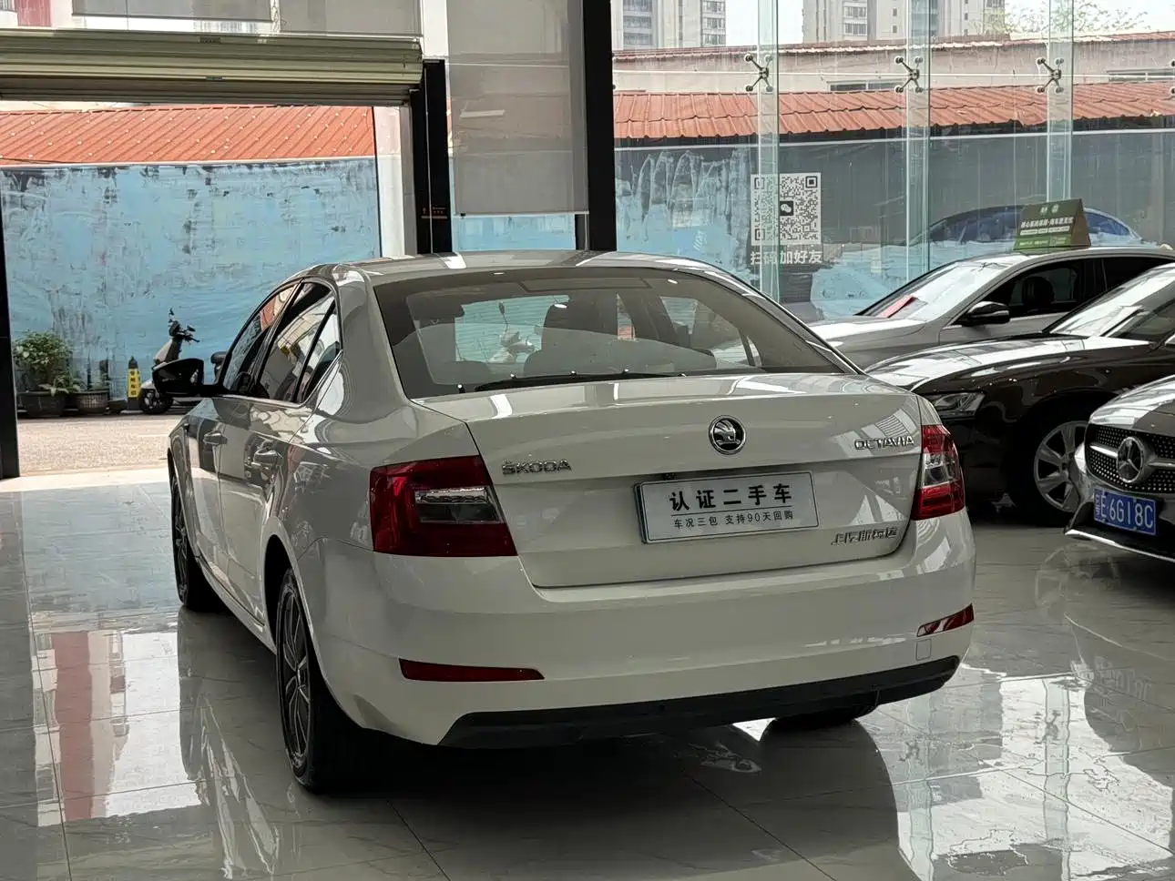 Škoda Octavia 2017 1.6L Automatic Pioneer Edition фото 12
