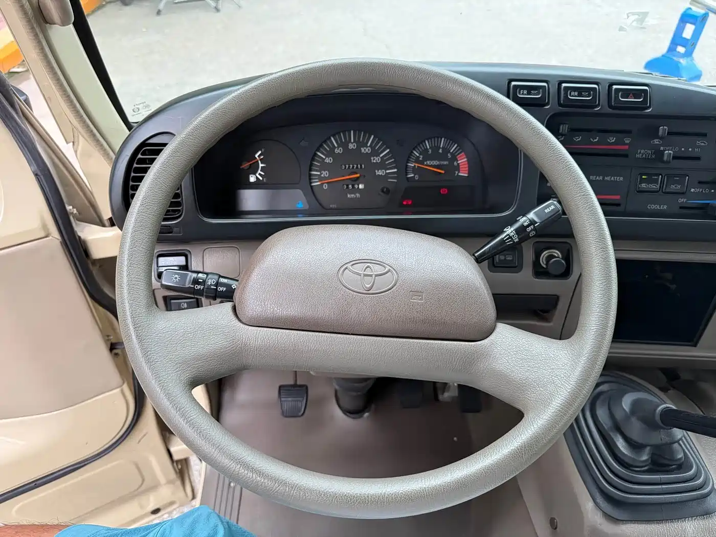Toyota Coaster 2009 2007 2.7L Gasoline Premium Upgrade Edition 23-seater