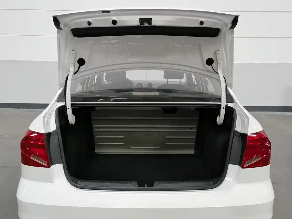 Photo 16 - Volkswagen Jetta
