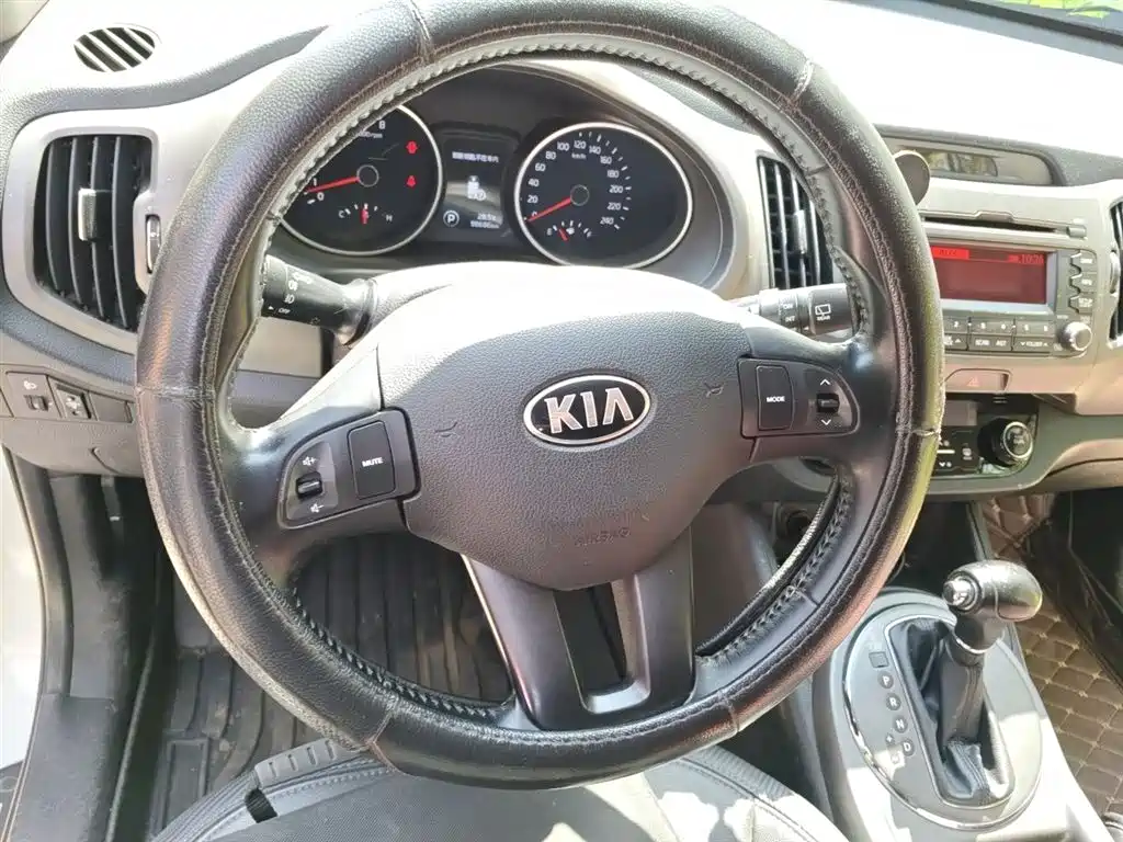 Kia Sportage 2015 2.0L Automatic 2WD DLX фото 6