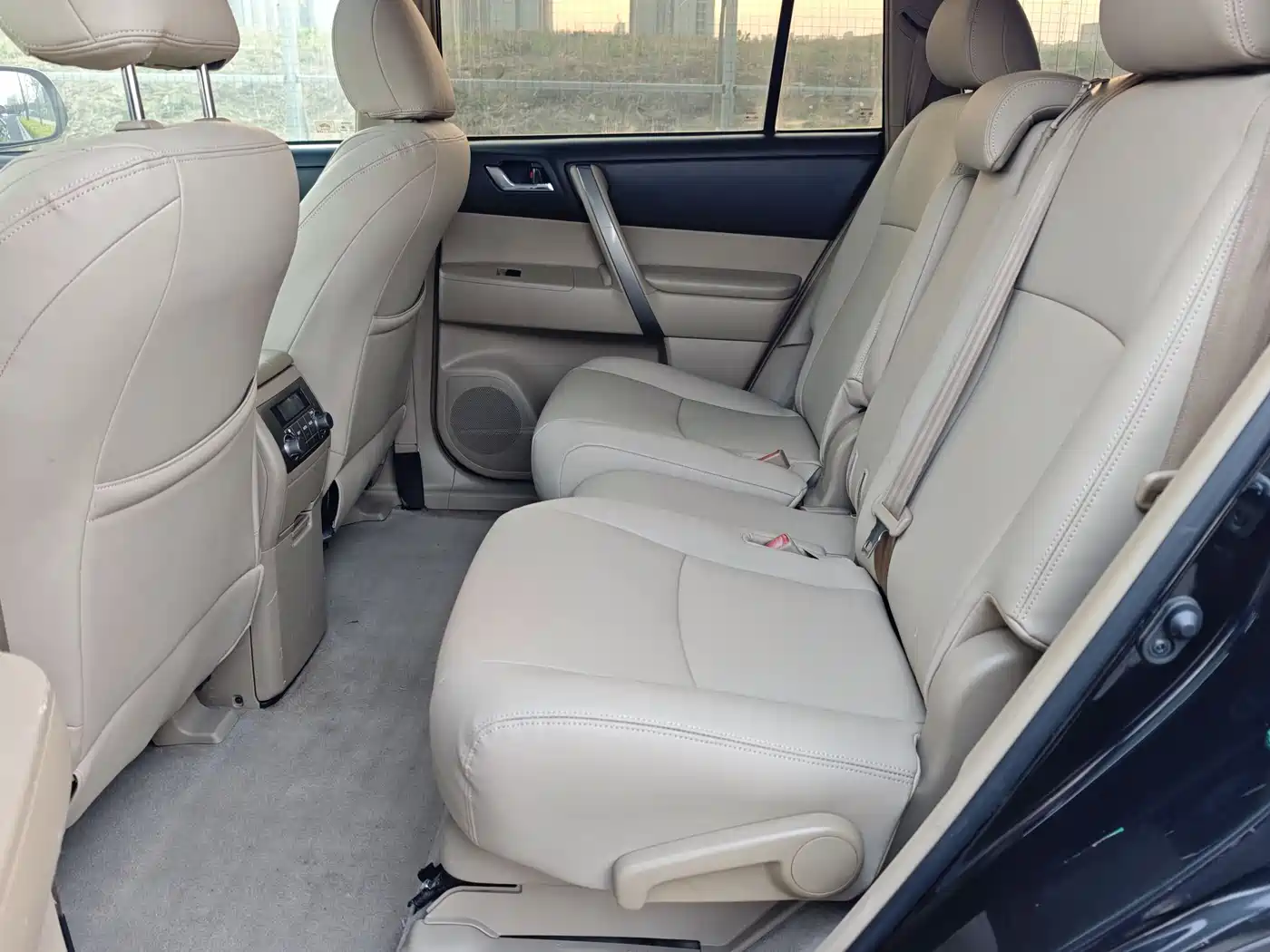 Toyota Highlander 2012 2.7L 2WD 7-Seater Luxury Edition фото 8
