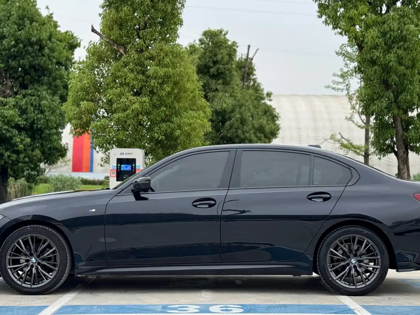 BMW 3 Series 2024 325i M Sport Shadowline Package фото 10