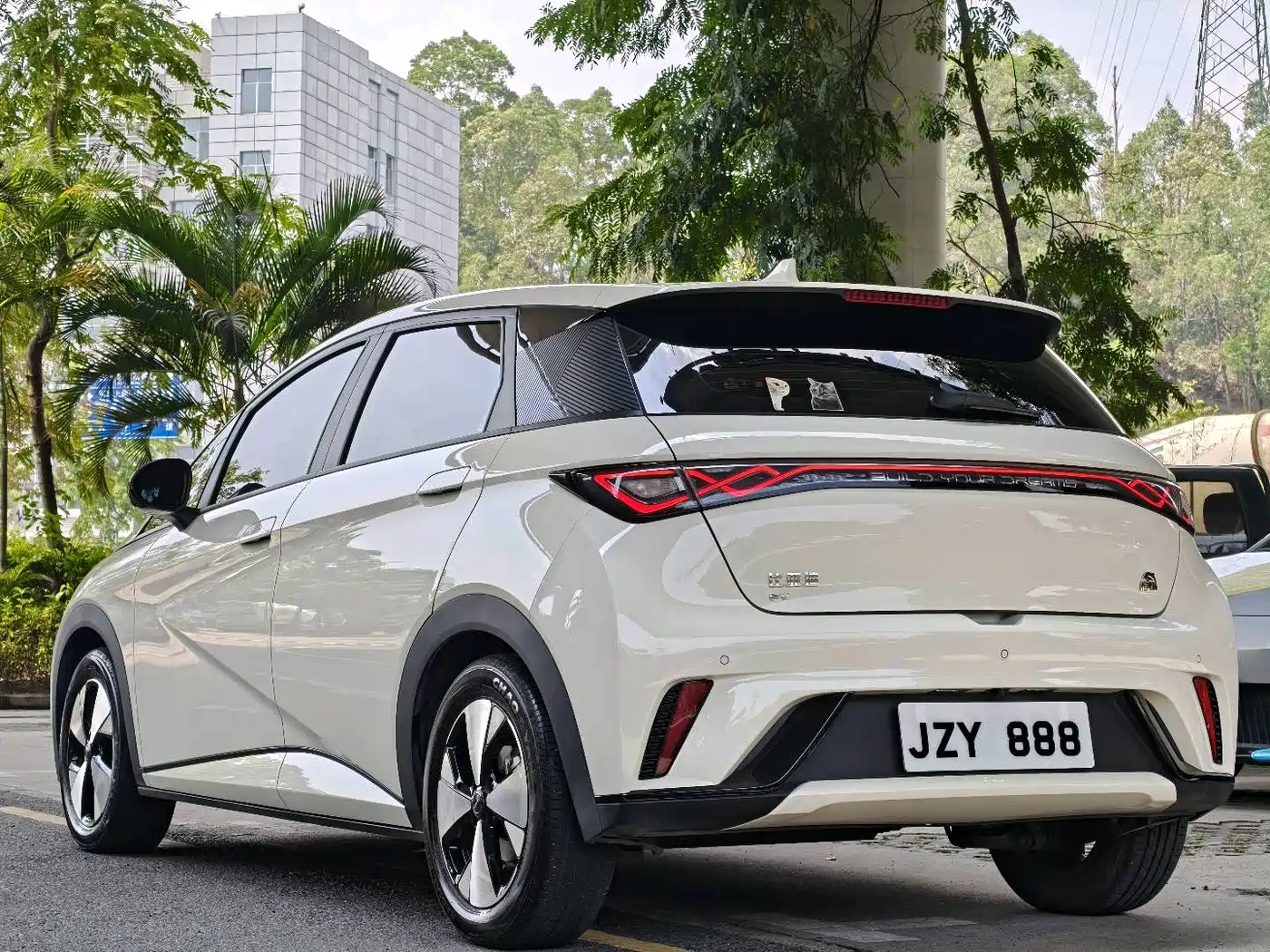 BYD Dolphin 2023 420km Fashion Edition фото 4
