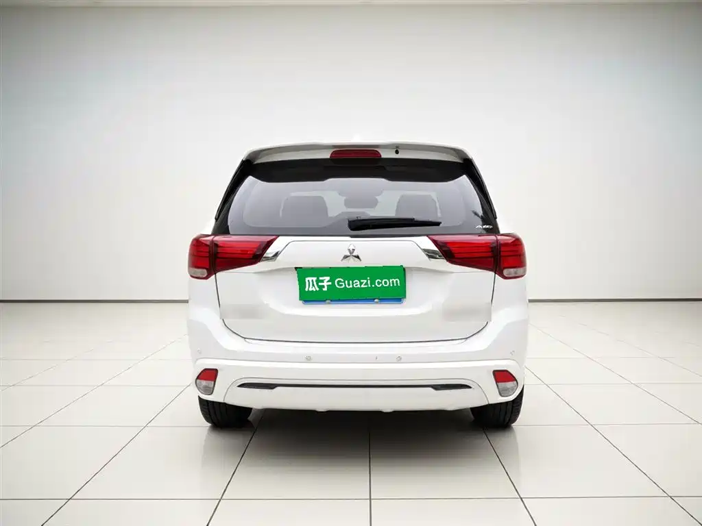 Mitsubishi Outlander 2021 2.4L 4WD Premium Edition 5-seater фото 3