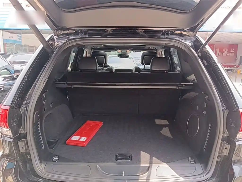 JEEP GRAND CHEROKEE (IMPORTED)