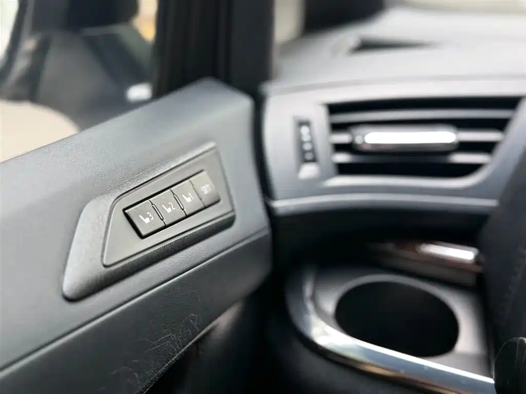 Toyota Alphard 2019 Hybrid 2.5L Luxury фото 23