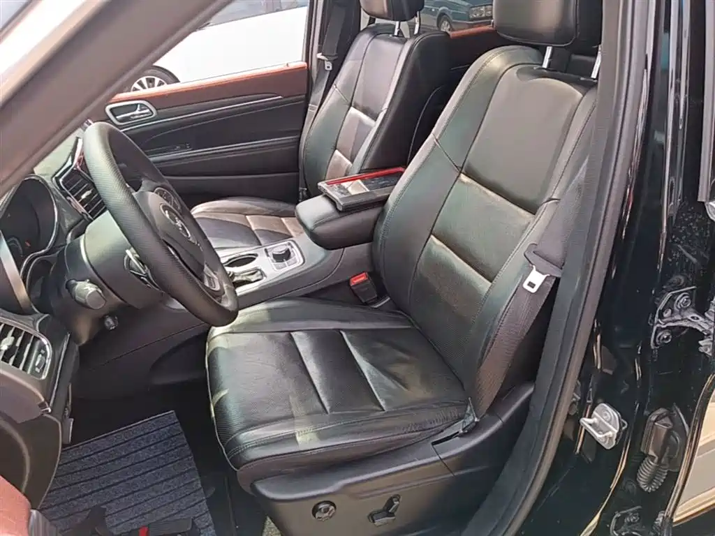 JEEP GRAND CHEROKEE (IMPORTED)