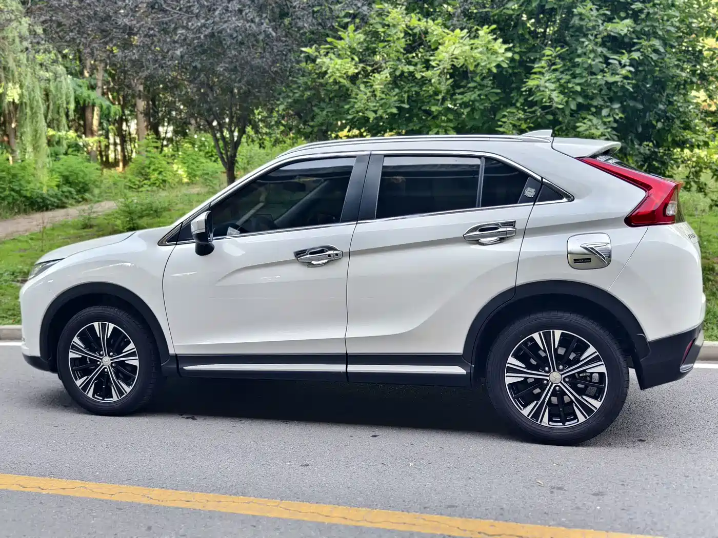 Mitsubishi Eclipse Cross 2018 1.5T CVT AWD True Self Edition фото 7