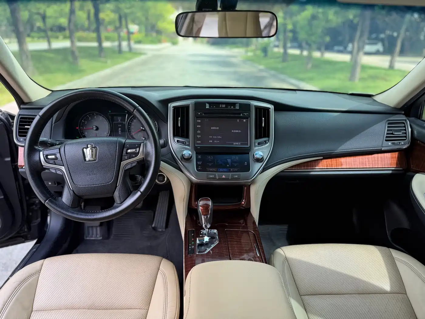 Photo 5 - Toyota Crown