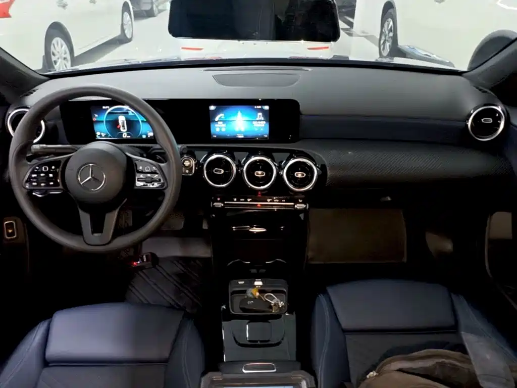 صورة 10 - Mercedes-Benz A-Class
