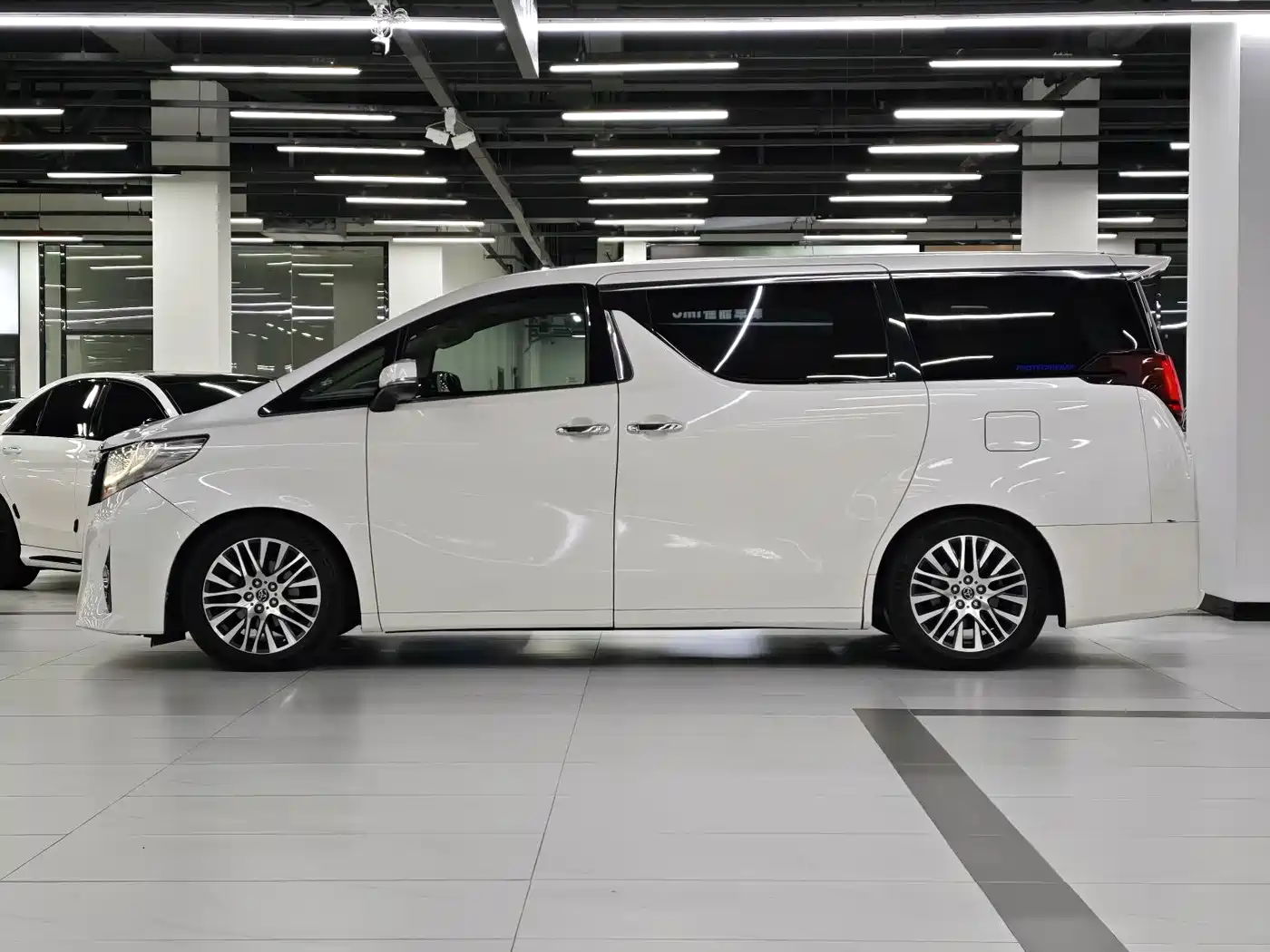 Toyota Alphard 2015 3.5L Luxury Edition фото 2