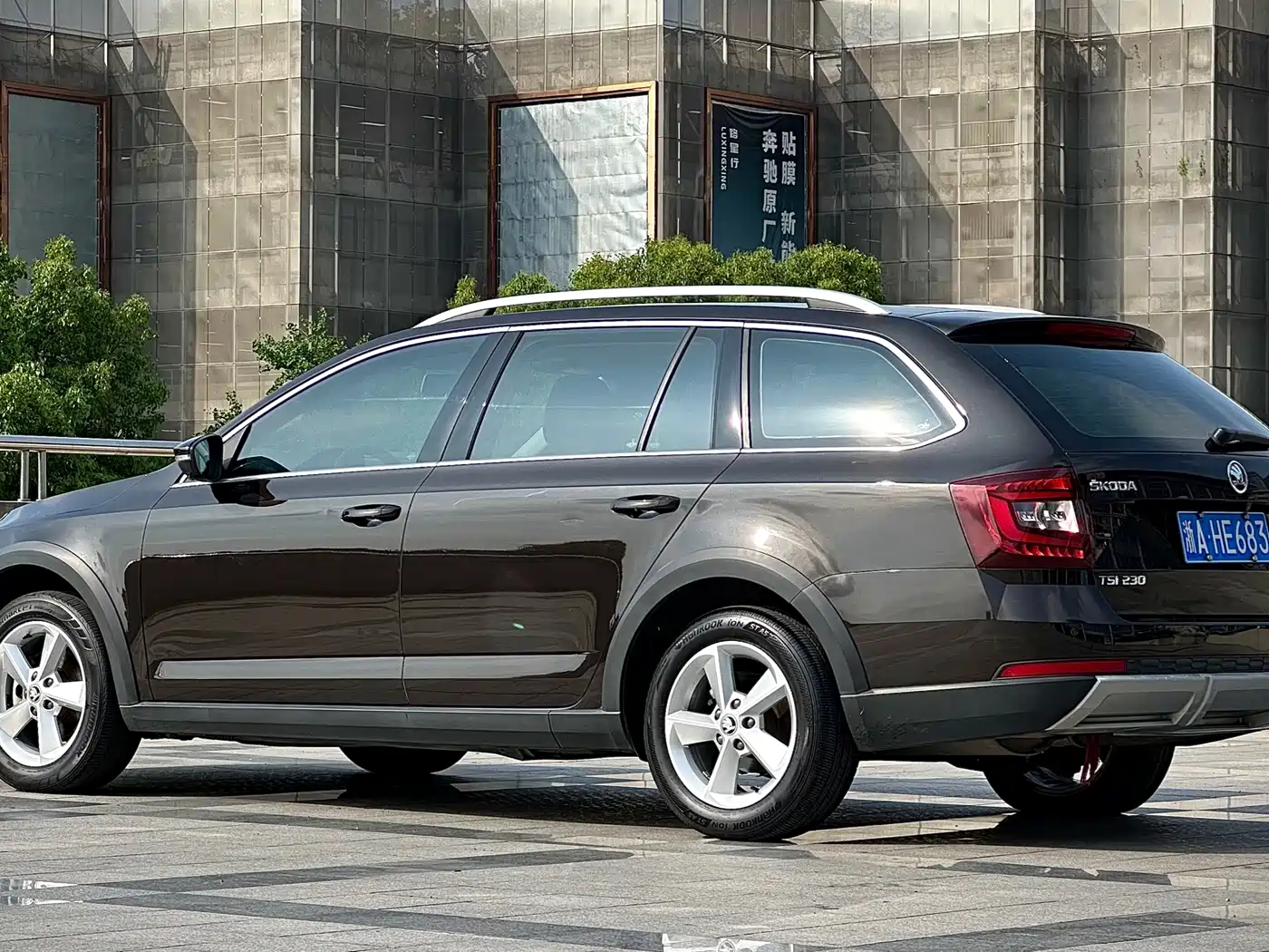 Škoda Octavia 2018 Model Wagon TSI230 DSG Comfort Edition фото 7