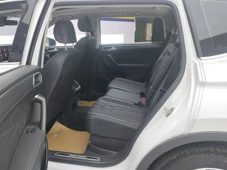 Volkswagen Tiguan L 2024 330TSI Automatic 2WD R-Line Premium Enjoyment Edition фото 11
