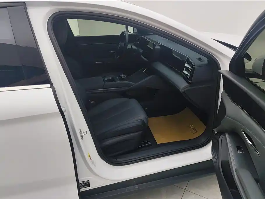 BYD Qin L 2024 DM-i 80KM Leading Edition фото 8